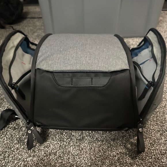 PeakDesign Everyday Backpack 30L Charcoal - Picture 4 of 7